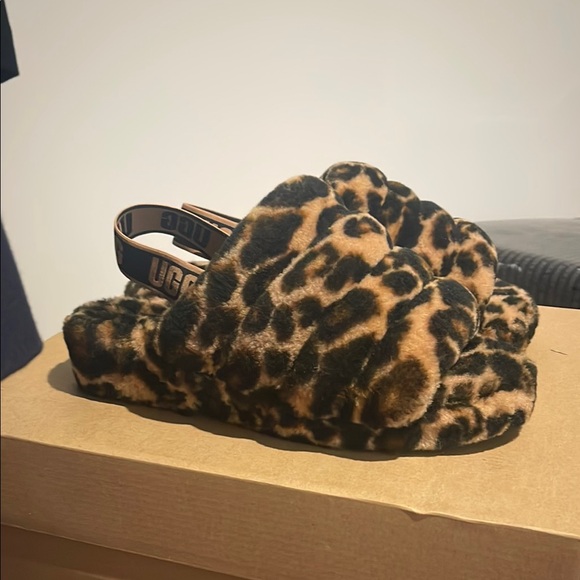 UGG Leopard Print Fluffy Slippers - Picture 4 of 7